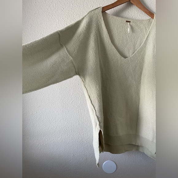 Free People Oversized Sweater Women’s S Marzipan Ivory V Neck Pullover Boho Soft - Picture 6 of 14